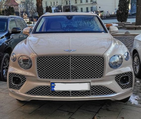 Во Львове заметили суперкар Bentley за 8 миллионов гривен