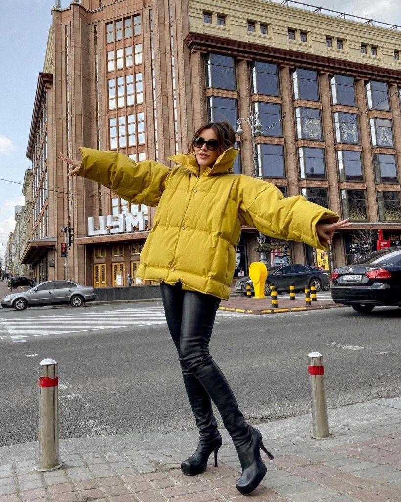 Ани Лорак прогулялась по центру Киева
