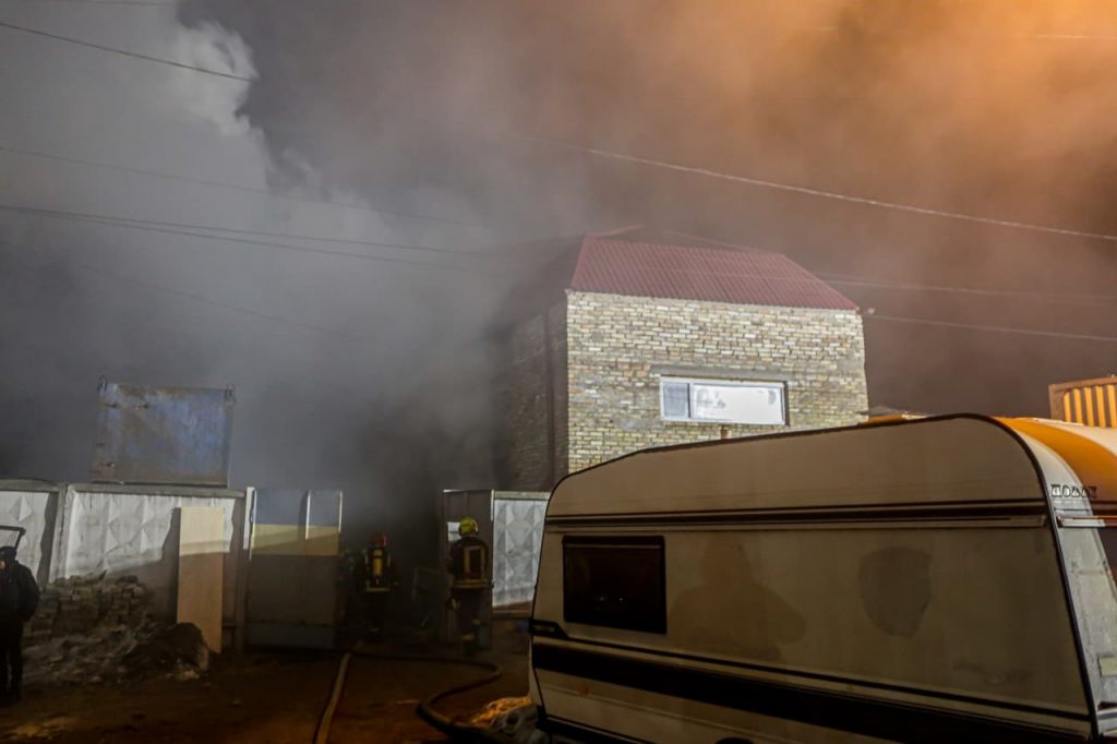 В Киеве в результате пожара в бане погибло три человека