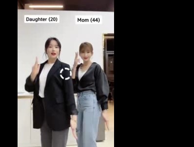 Выглядит на 20 лет: девушка из Кореи показала свою «юную» маму
