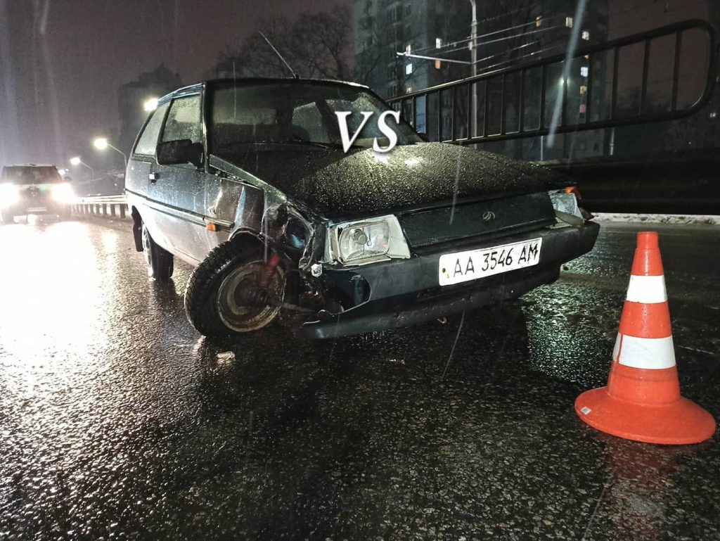 В Киеве из-за пьяного пешехода на проспекте столкнулись пять авто