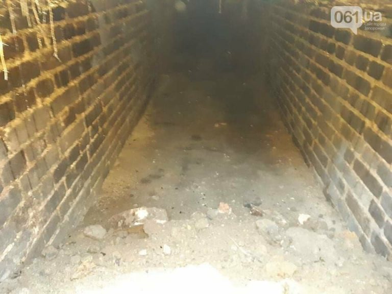 В Запорожье в строители наткнулись на столетний подземный ход