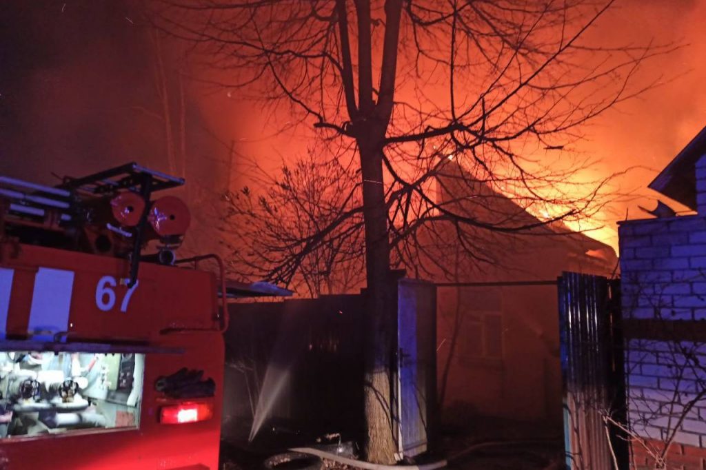 Под Харьковом спасатели ликвидировали масштабный пожар