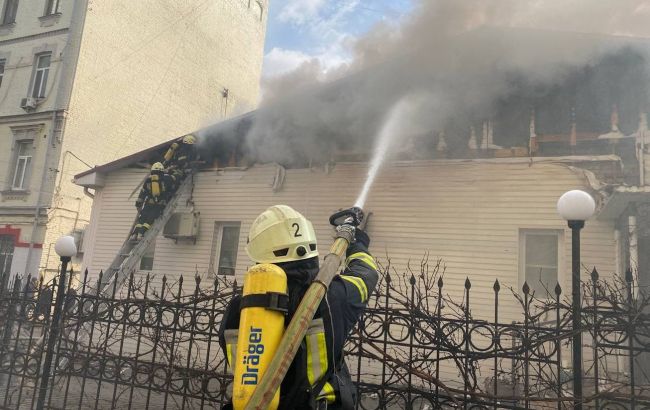 В центре Киева загорелся бар: подробности