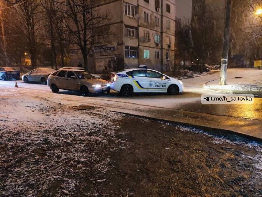 ВАЗ протаранил авто патрульных в Харькове