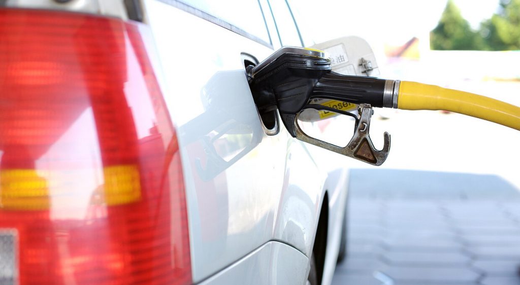 Подорожание бензина вызовет рост цен на товары &#8211; экономист