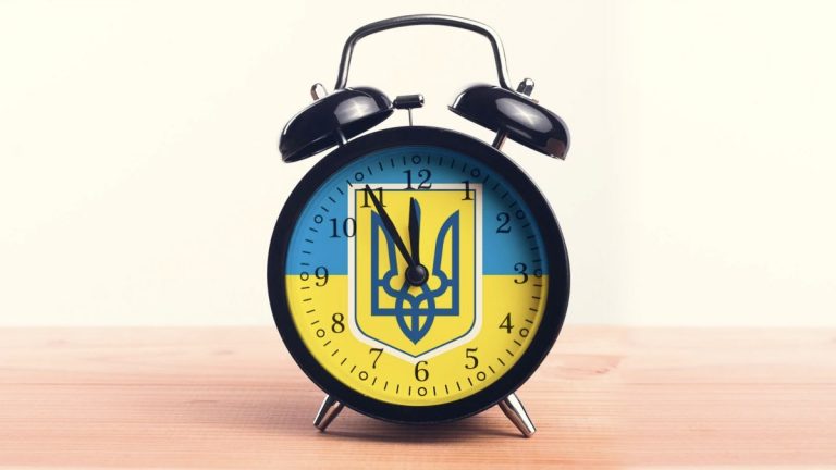 В Украине часы перевели на 1 час назад
