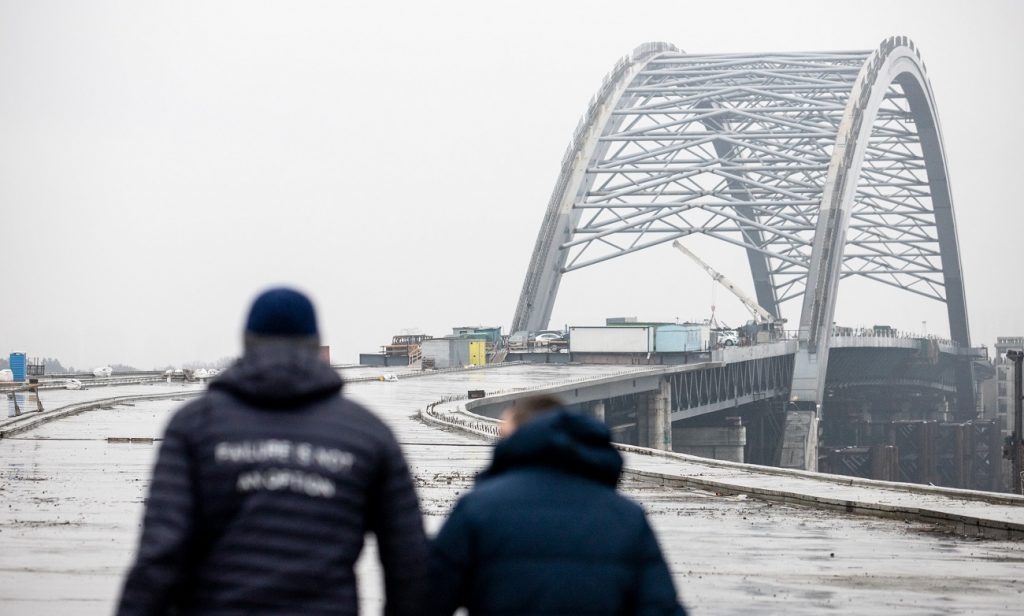 В КГГА заявили, что передача Подольско-Воскресенского моста «Укравтодору» затянет работы