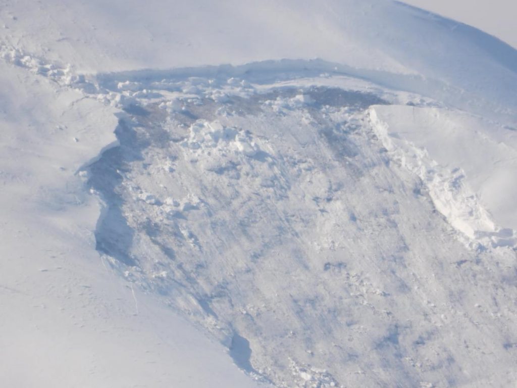 Из-за оттепели и мокрого снега на Закарпатье и Прикарпатье есть риск схода снежных лавин