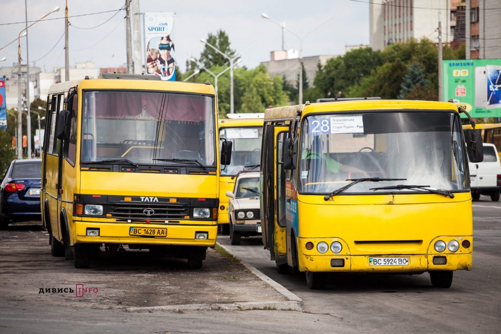В Киеве водитель маршрутки удивил условиями перевозки