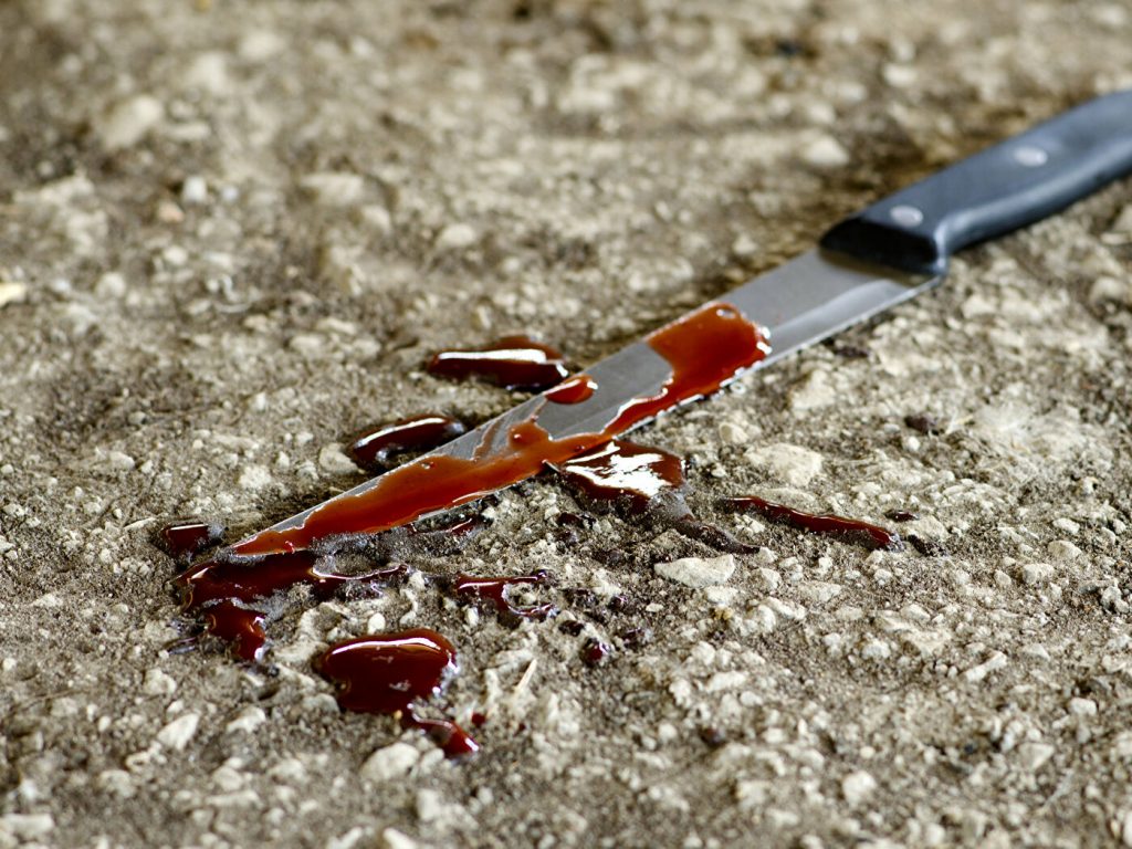 В Мелитополе на дворника напали с ножом