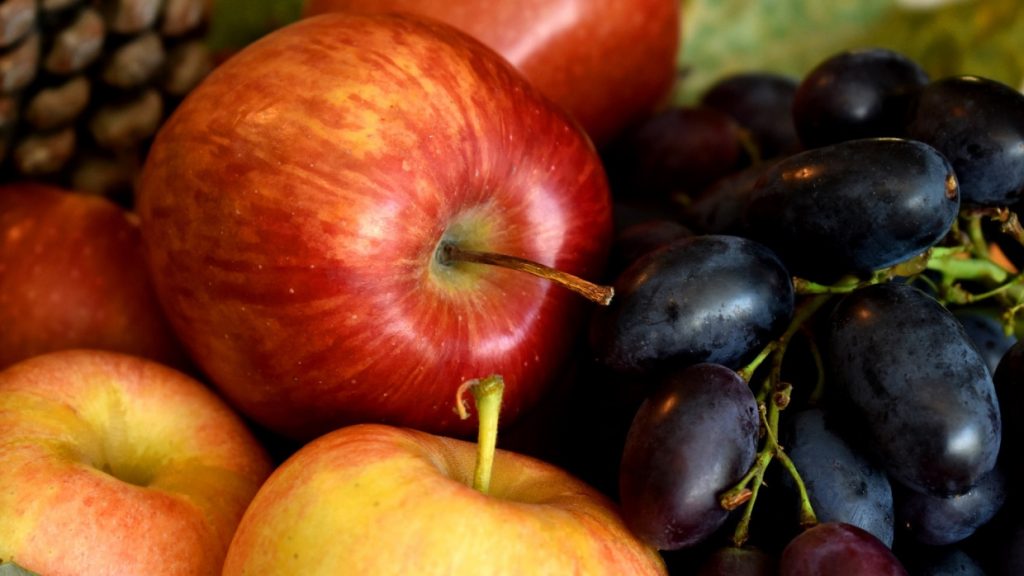 Диетолог назвала опасность неправильного употребления фруктов