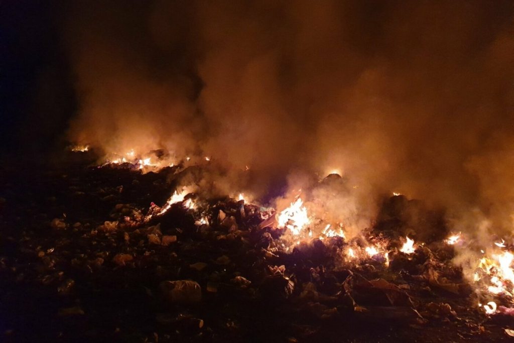 Спасатели тушили пожар на свалке в Харьковской области 7 часов