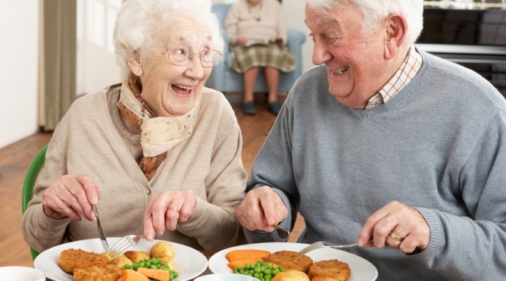 Медик рассказала о норме питания для пожилых людей