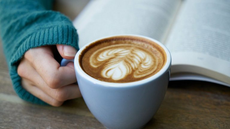 Ученые рассказали, как кофе влияет на мозг 