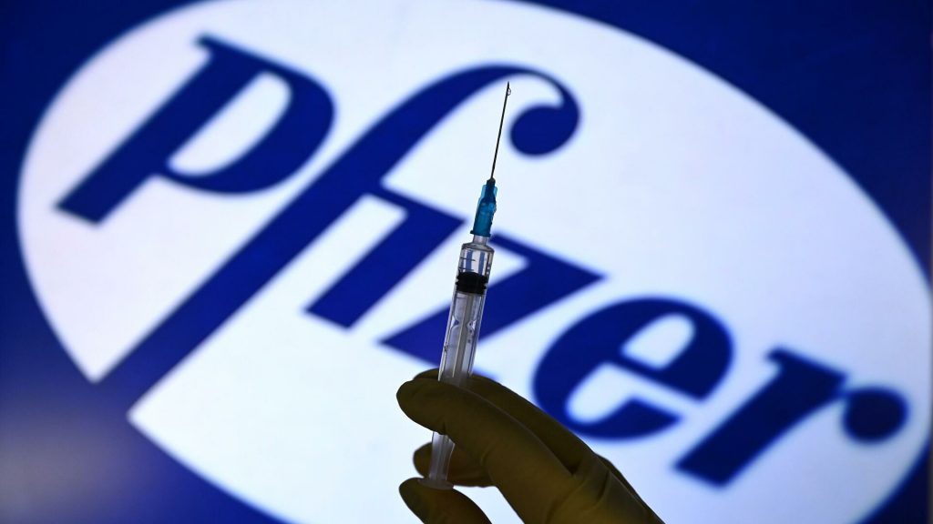 За сутки 366 украинцев вакцинировались Pfizer 