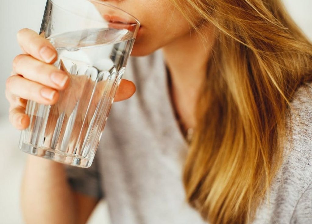 Медики дали совет гипертоникам  по употреблению воды