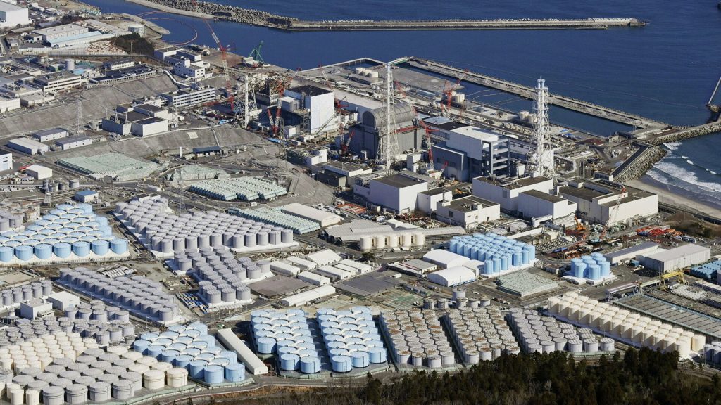 В Японии одобрили план по сбросу в океан воды из Фукусимы