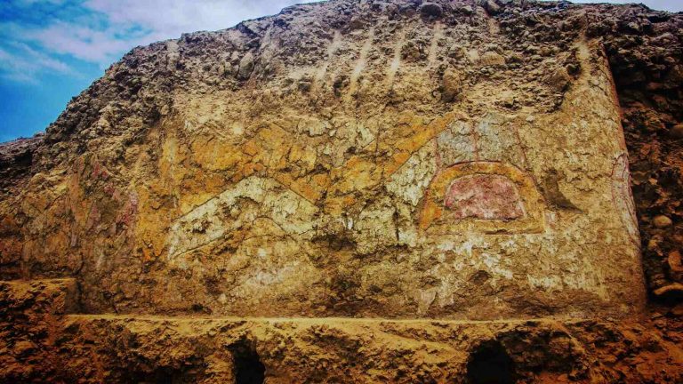 В Перу обнаружили фреску неизвестного божества