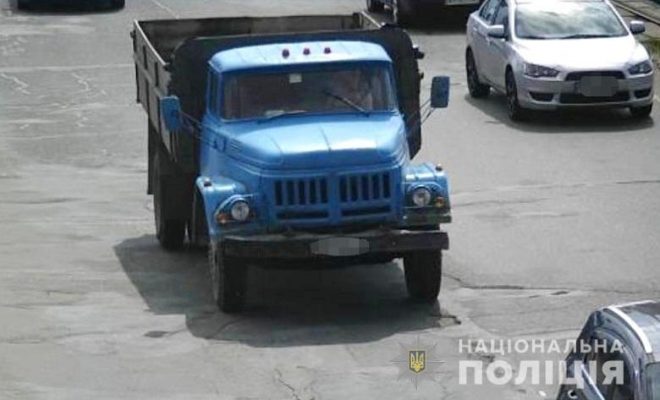 В Киеве на Григоренко мужчина похитил грузовик «ЗИЛ»