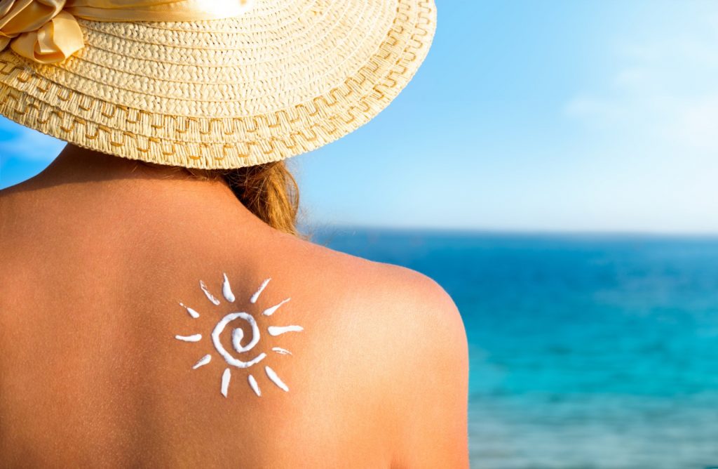 Ученые предупредили об опасности солнцезащитных кремов