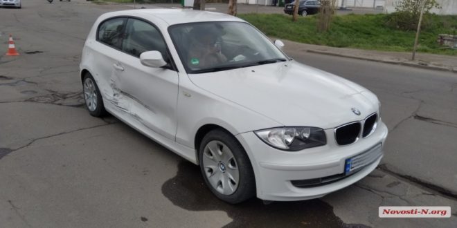 В Николаеве столкнулись Opel и белый BMW