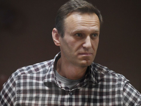 Навального грозят кормить насильно в бараке