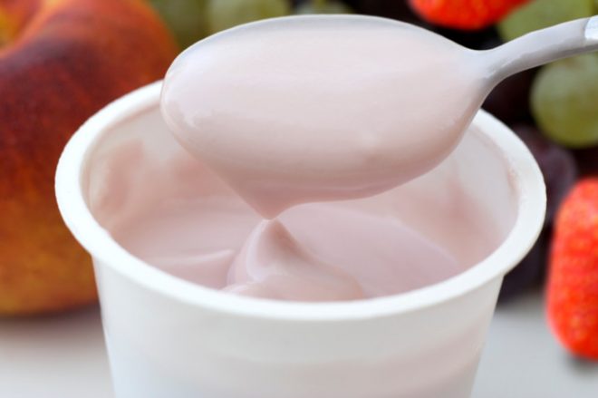 Медики указали на преимущества йогурта