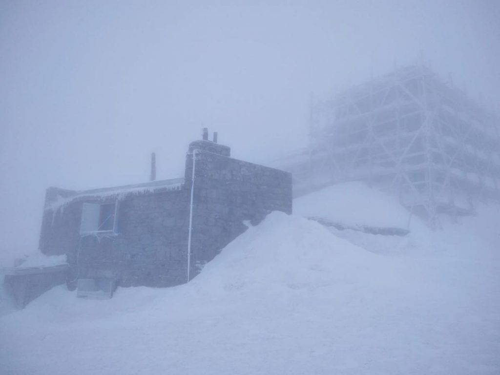 Непогода в Карпатах: мороз и туман