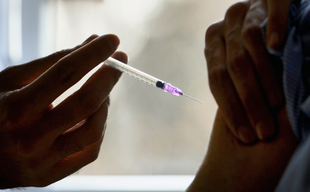 В Украине нашли 800 случаев «побочек» после вакцинации