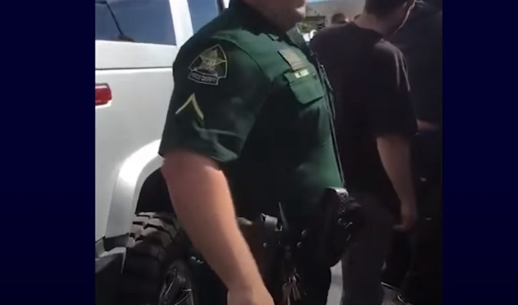 Во Флориде заключенные вскрыли авто ради спасения ребенка