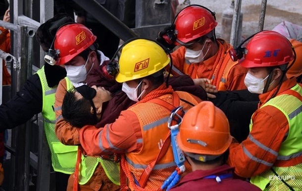 В Китае под завалами в шахте оказалось более 20 человек