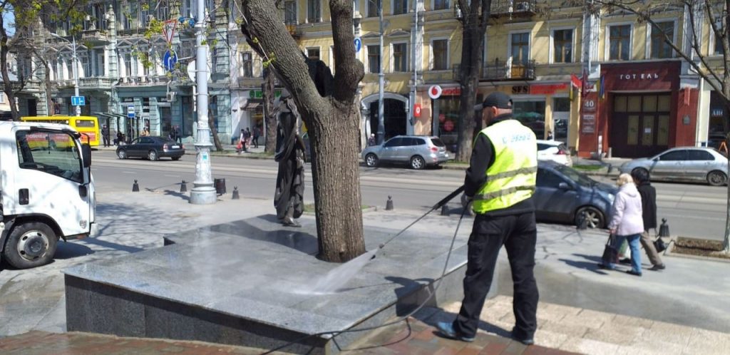 В Одессе повредили памятник легендарной актрисе