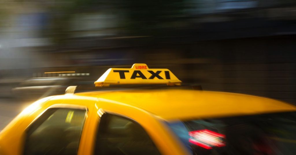 В Запорожье таксист грабил дома пассажиров