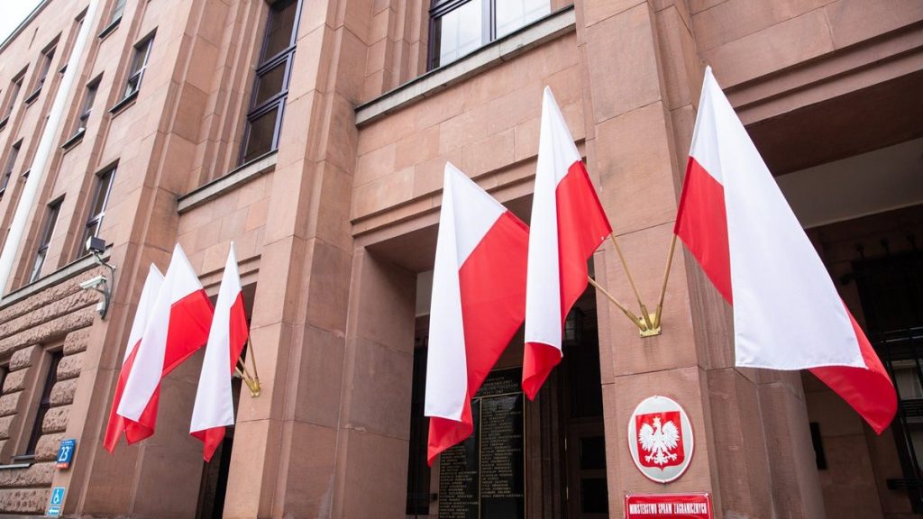 РФ вышлет пять польских дипломатов, Варшава готовит ответ