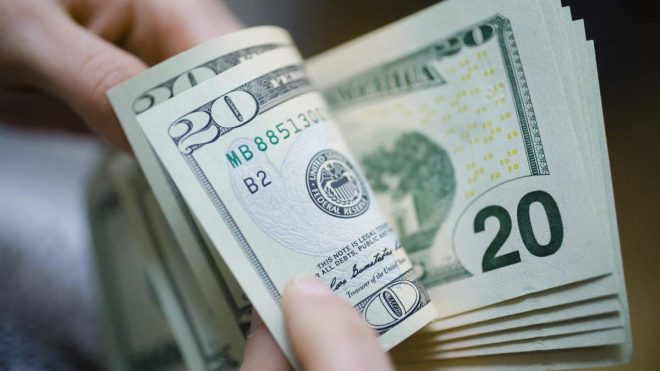 В обменниках растет курс доллара 