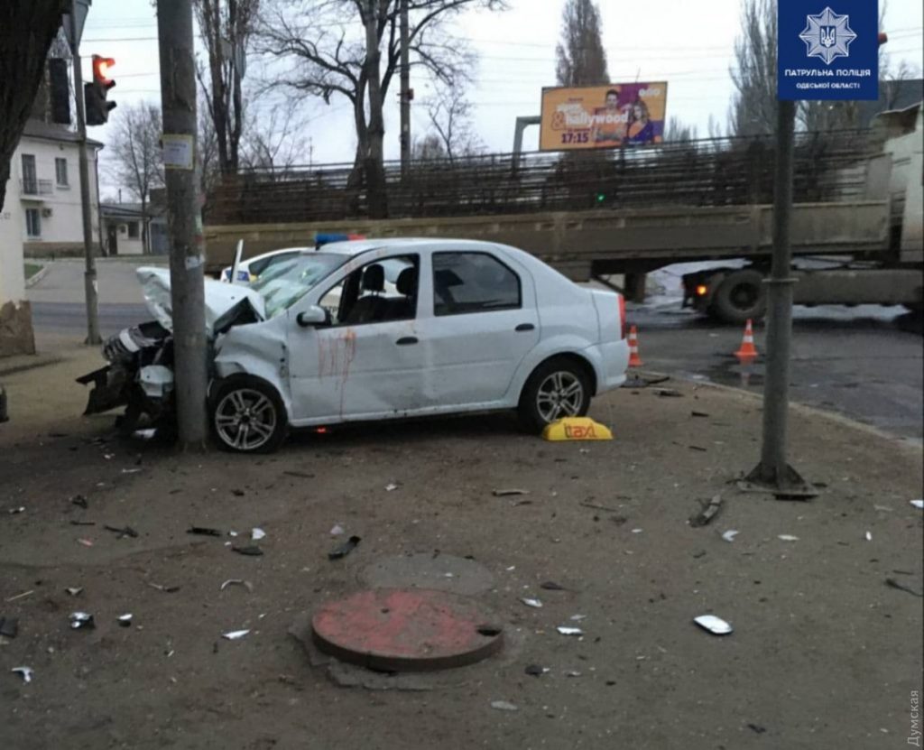 В Одессе пьяный водитель Daewoo спровоцировал ДТП: есть пострадавшие
