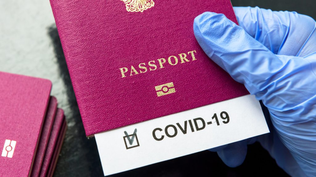 В Дании ввели COVID-паспорта