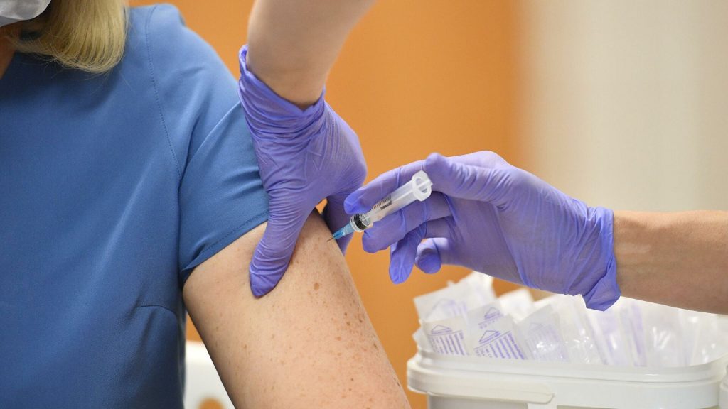 70 тысяч украинцев получили вторую прививку от коронавируса