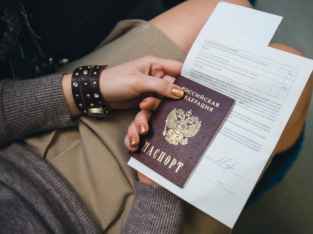 Паспорта РФ получили более полумиллиона жителей Донбасса
