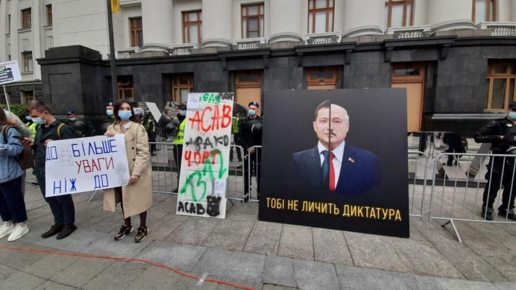 В Киеве проходит акция поддержки Стерненко