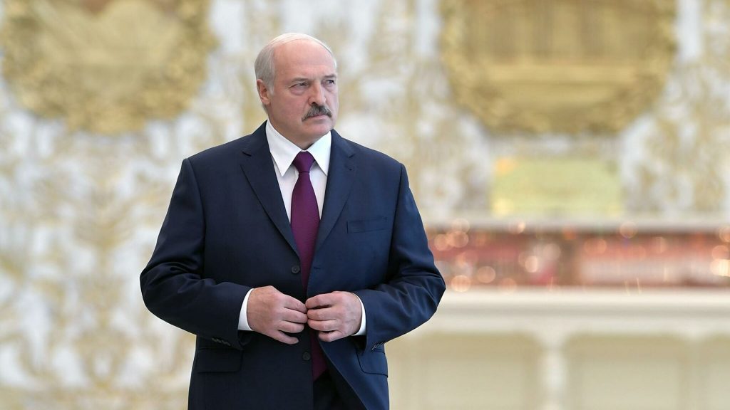 Лукашенко поздравил украинцев с Днем Победы