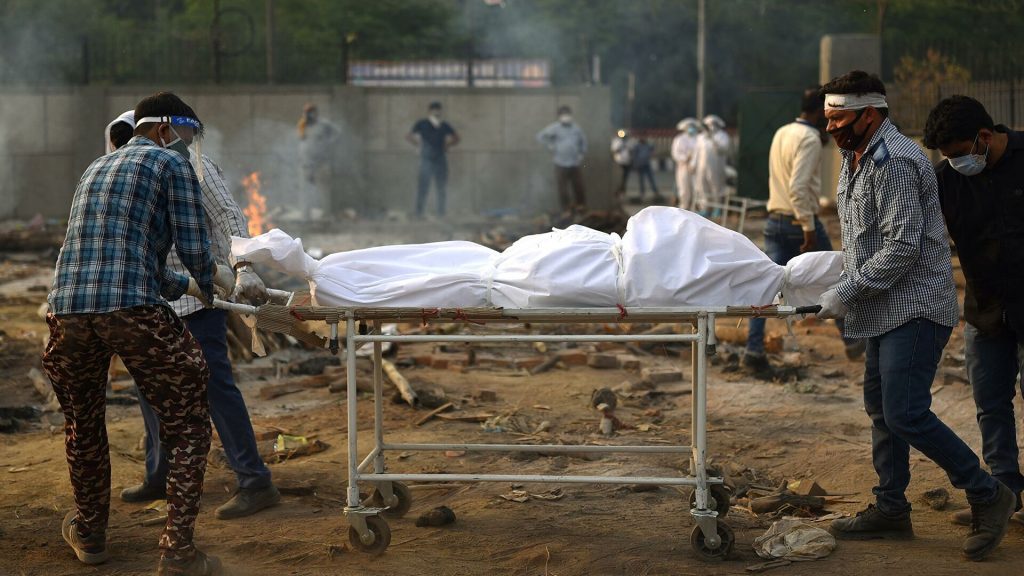 В Индии за сутки от коронавируса умерло 4 329 человек
