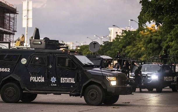 В Мексике в фургоне нашли тела девяти человек