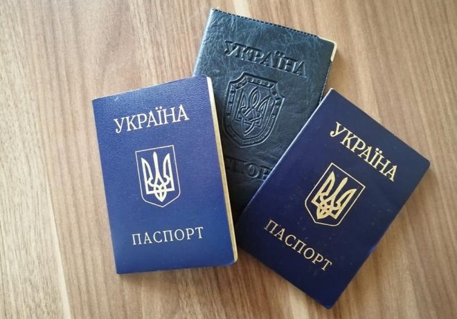 Верховная рада может вывести из оборота паспорта-книжечки