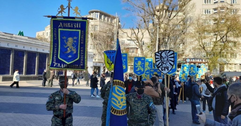 Полиция накажет мужчину за нацистское приветствие в центре Киева