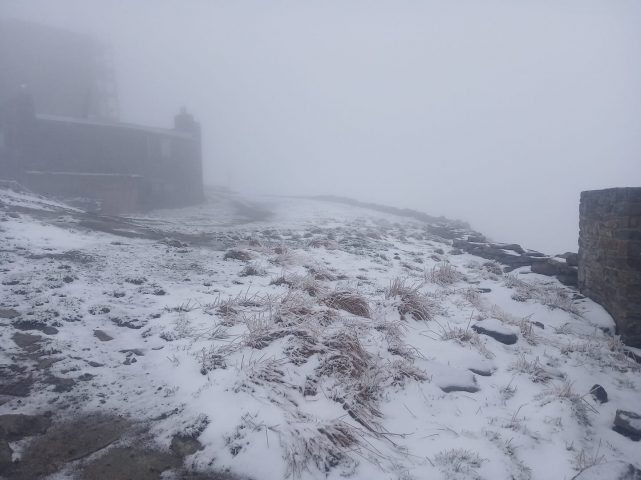 Высокогорье Карпатах замело снегом