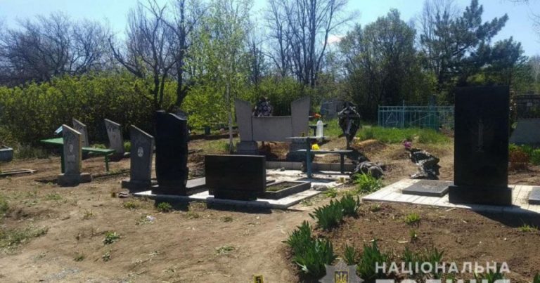 На Донетчине на кладбище произошел взрыв: подробности