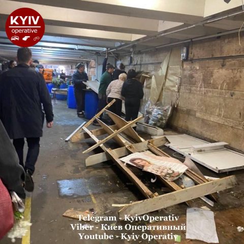 В Киеве возле метро «Площадь Льва Толстого» убрали МАФы