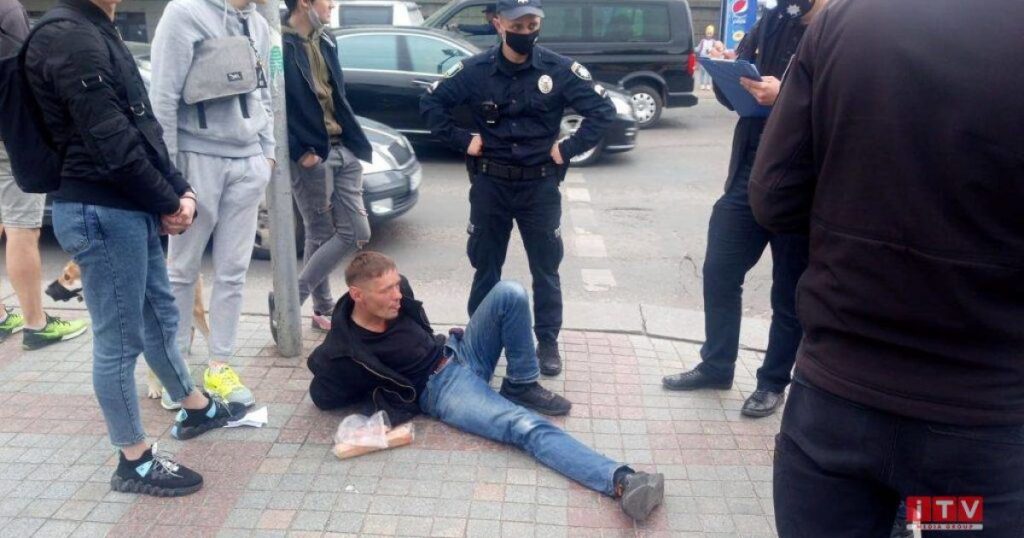 В Ровно неизвестный пытался ограбить священника посреди улицы